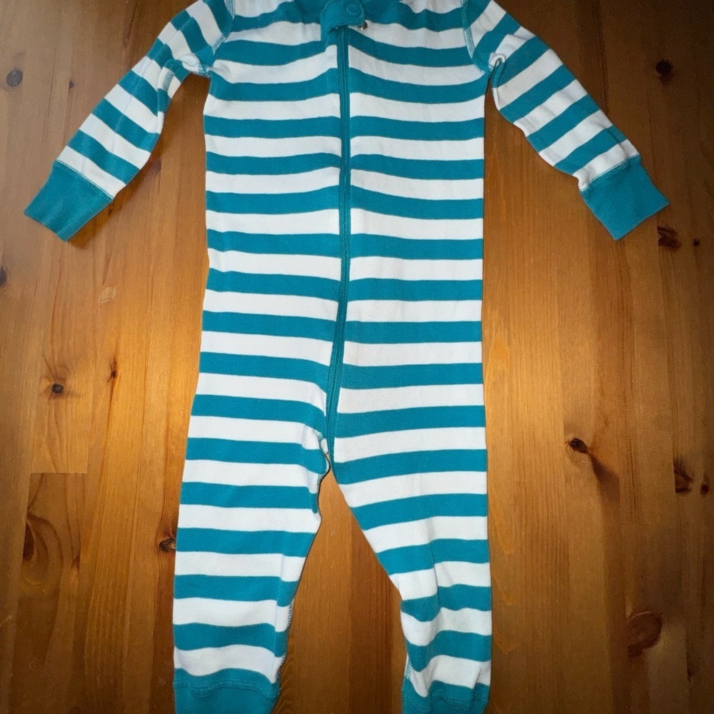 Hanna Andersson pajamas size 12-18 months - Picture 2 of 4